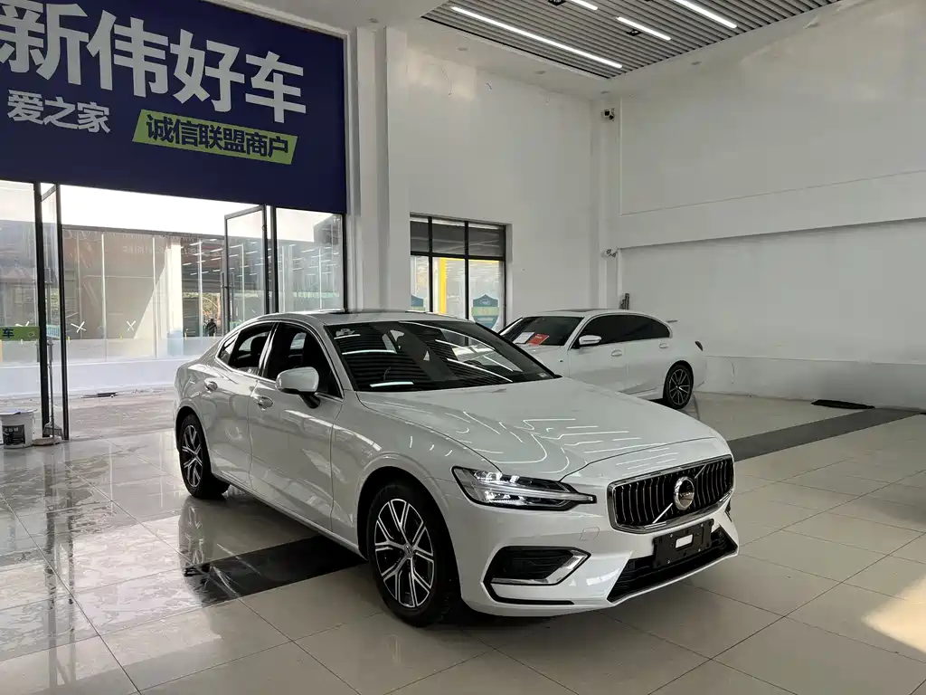 Volvo Volvo S60 2025 B4 Comfort Luxury Edition 2025 - thumbnail 3
