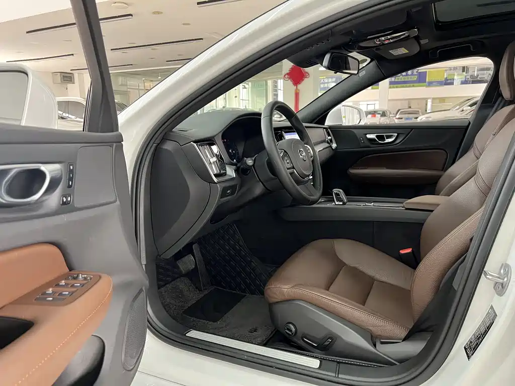 Volvo Volvo S60 2025 B4 Comfort Luxury Edition 2025 - thumbnail 6