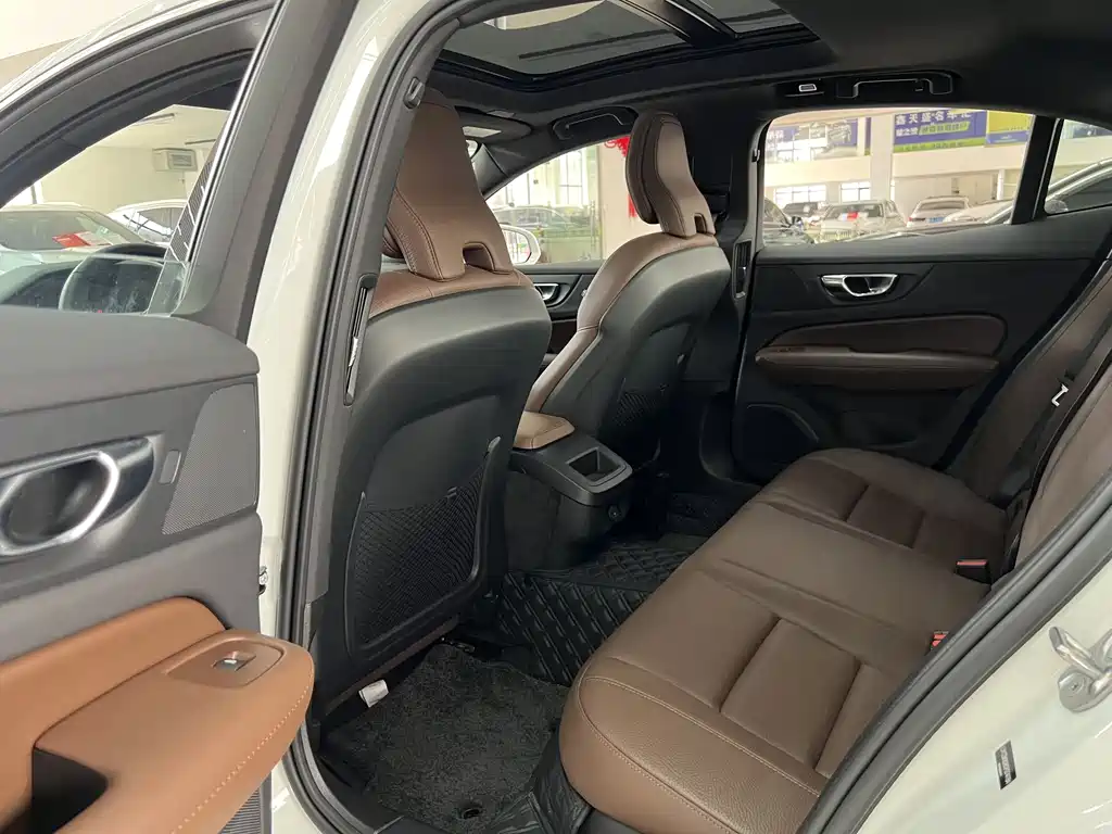 Volvo Volvo S60 2025 B4 Comfort Luxury Edition 2025 - thumbnail 11