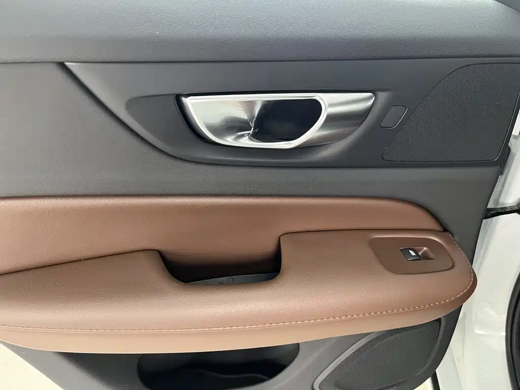 Volvo Volvo S60 2025 B4 Comfort Luxury Edition 2025 - thumbnail 12