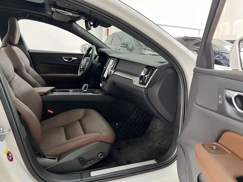 Volvo Volvo S60 2025 B4 Comfort Luxury Edition 2025 - thumbnail 17