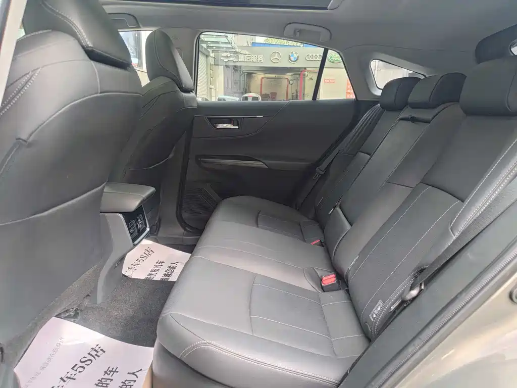 Toyota Toyota Harrier 2022 Hybrid 2.5L CVT AWD Premium Edition 2021 - thumbnail 12