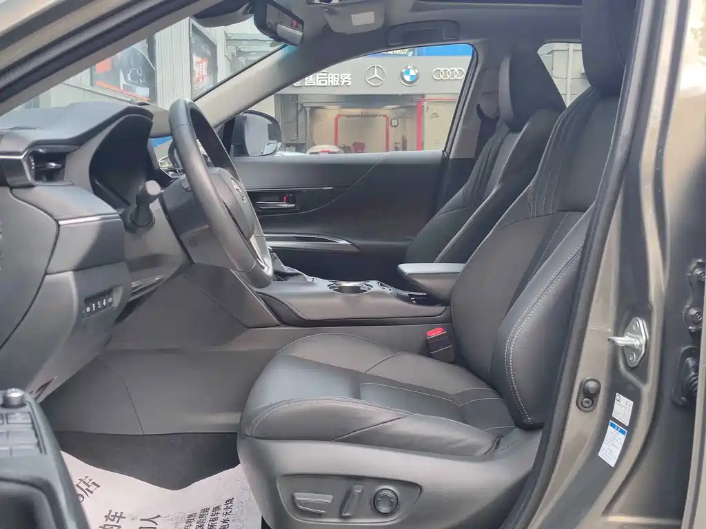 Toyota Toyota Harrier 2022 Hybrid 2.5L CVT AWD Premium Edition 2021 - thumbnail 14