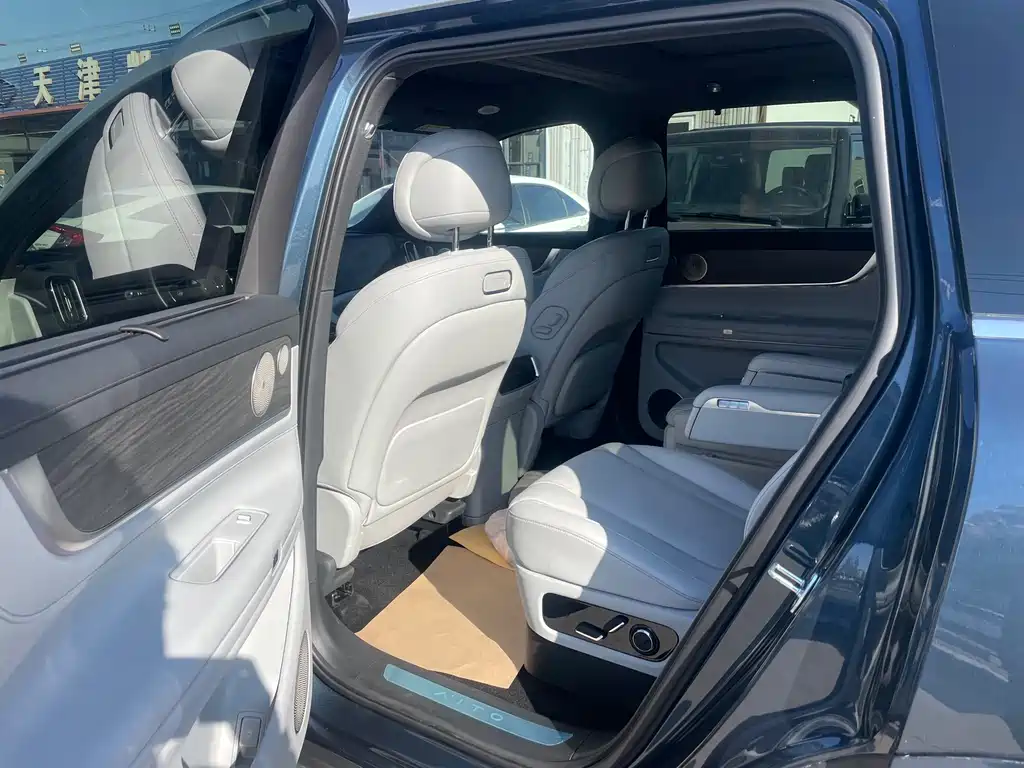AITO M9 Aito M9 2024 Extended Range Ultra 52kWh 6-seater 2024 - thumbnail 4