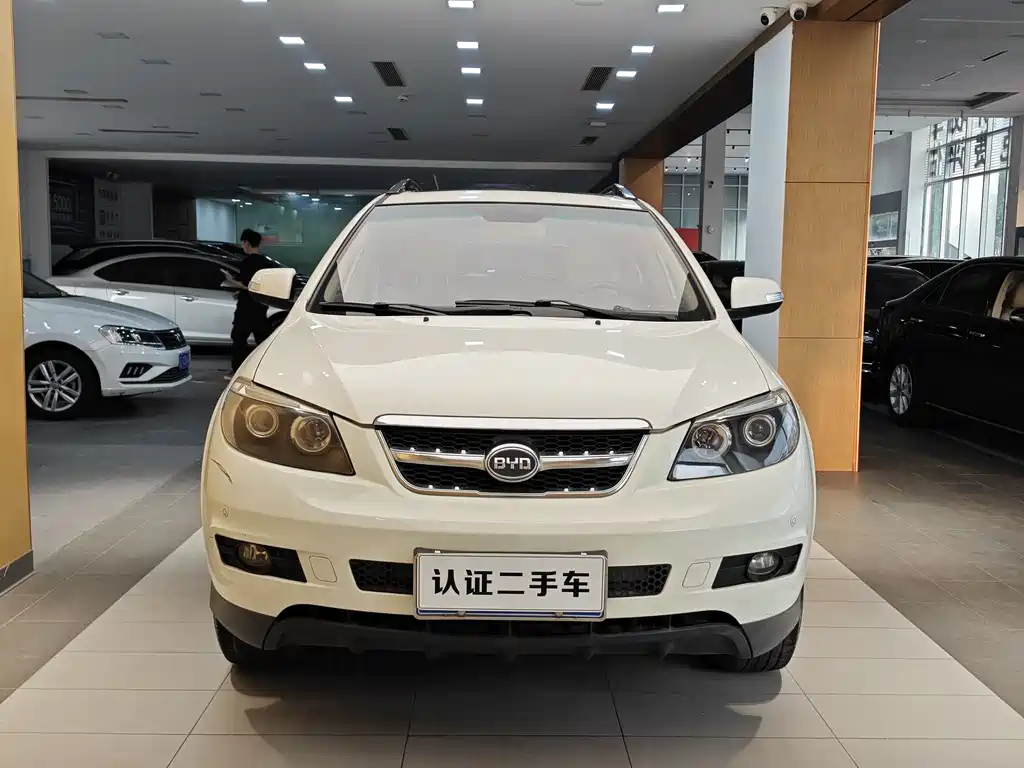 BYD BYD S6 2012 2.0L Manual Luxury Edition 2011 - thumbnail 3