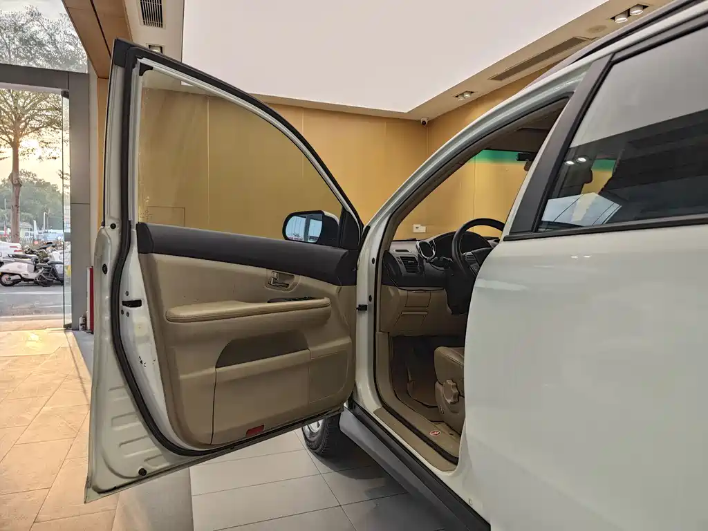 BYD BYD S6 2012 2.0L Manual Luxury Edition 2011 - thumbnail 7