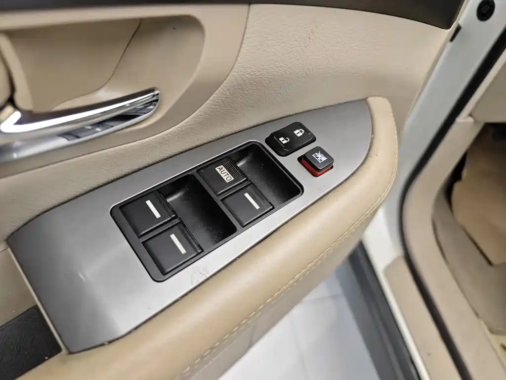 BYD BYD S6 2012 2.0L Manual Luxury Edition 2011 - thumbnail 9