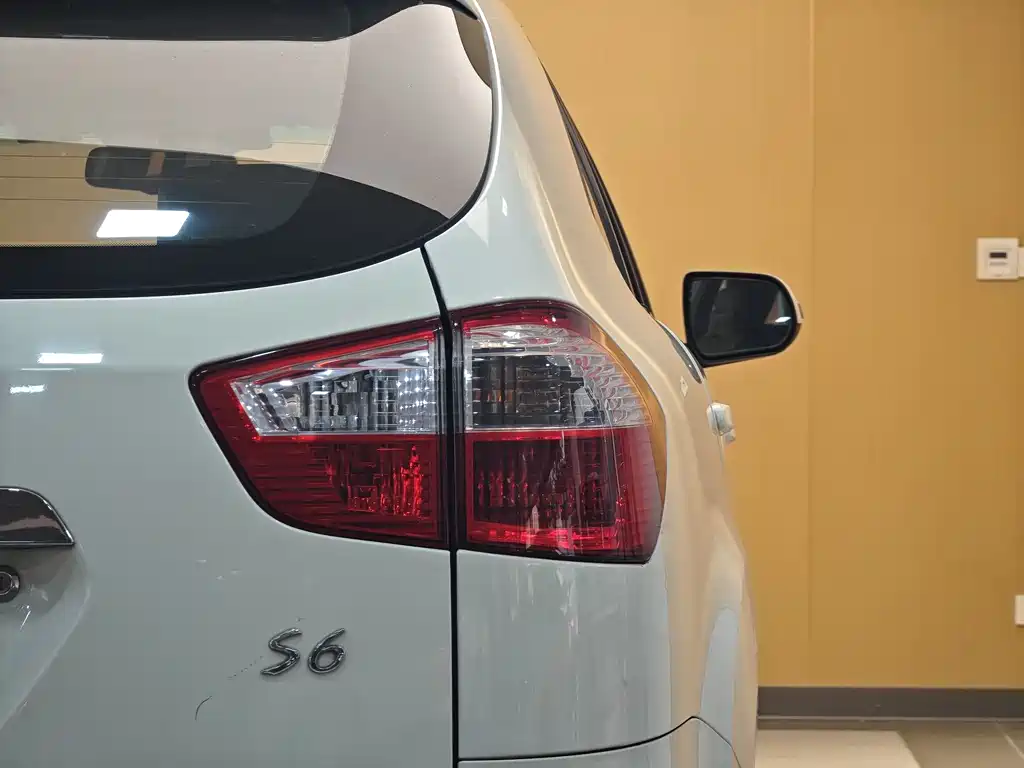BYD BYD S6 2012 2.0L Manual Luxury Edition 2011 - thumbnail 24
