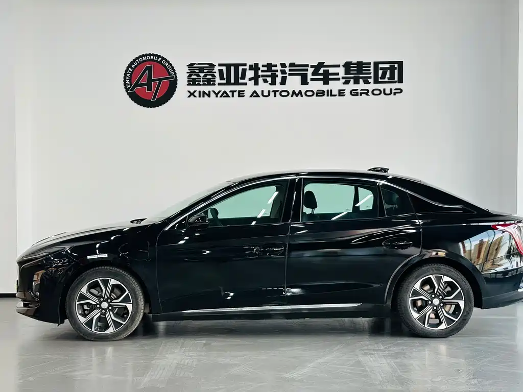 Hongqi Hongqi E-QM5 2023 Model Year Facelift Base Mobility Edition 2024 - thumbnail 3