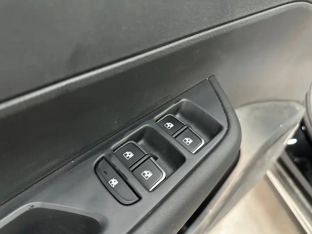 Hongqi Hongqi E-QM5 2023 Model Year Facelift Base Mobility Edition 2024 - thumbnail 6