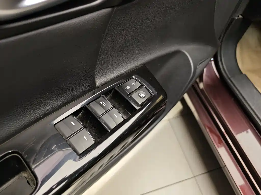 GAC Trumpchi GAC GA6 2016 235T DCT Luxury Edition 2017 - thumbnail 9