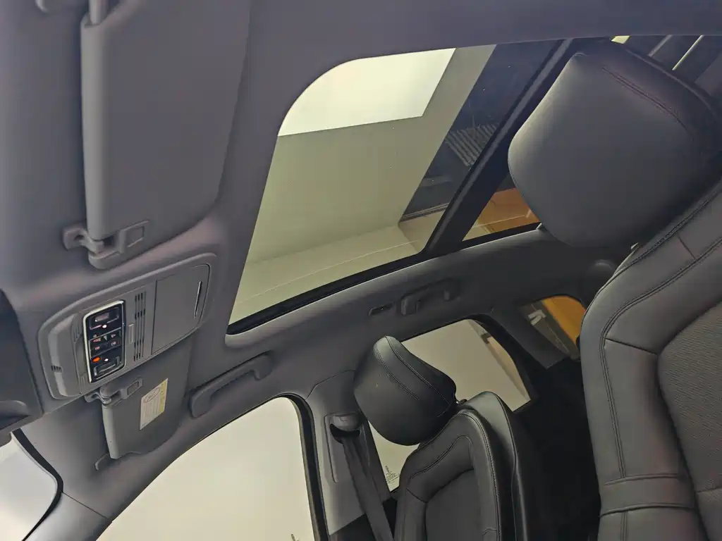 Lincoln Liberator 2022 2.0T Two-Wheel Drive Premium Edition 2022 - thumbnail 23