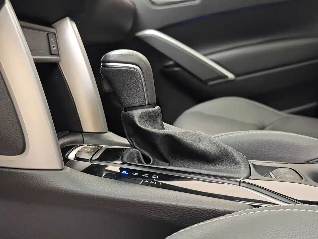 Toyota Crown Kluger 2023 2.0L Intelligent Hybrid Dual Engine Premium Version 2023 - thumbnail 6