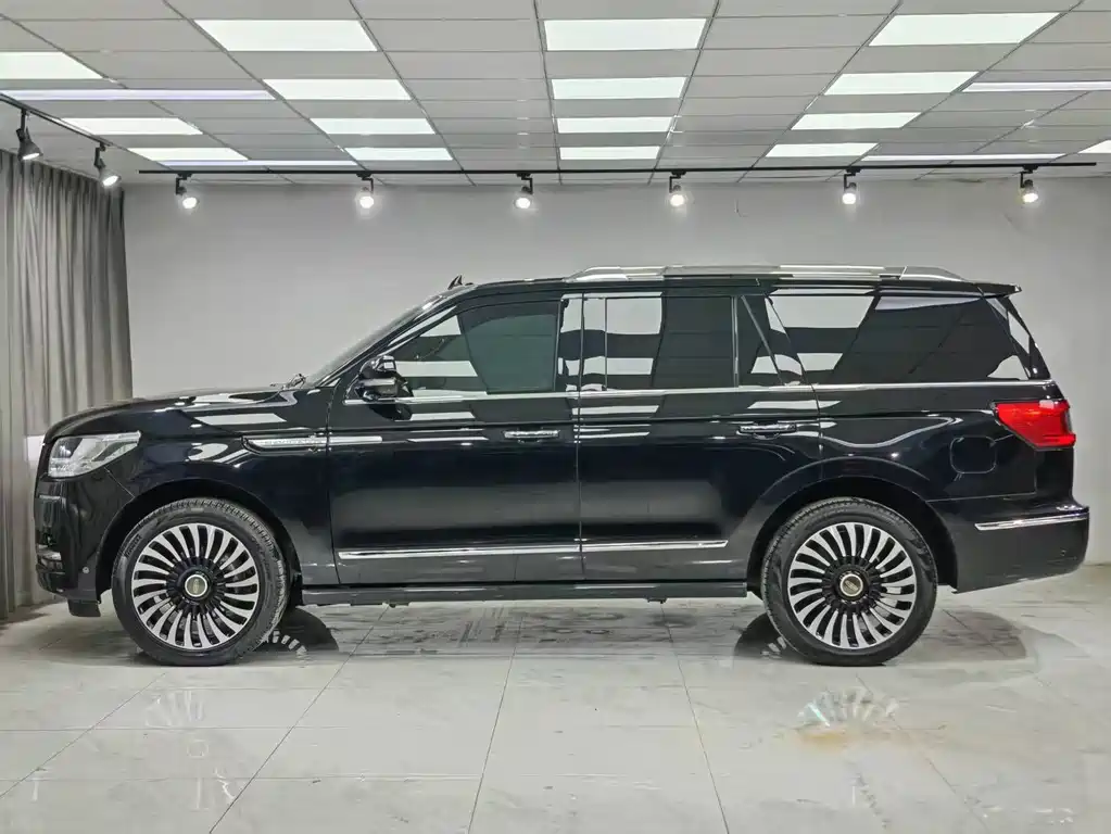 Lincoln Navigator 2019 3.5T Select Trim VI 2019 - thumbnail 3