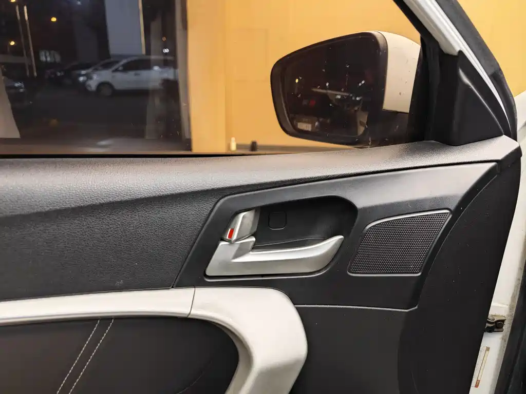 Geely Auto Geely Emgrand 2016 Hatchback RS 1.5L Manual Upward Edition 2016 - thumbnail 8