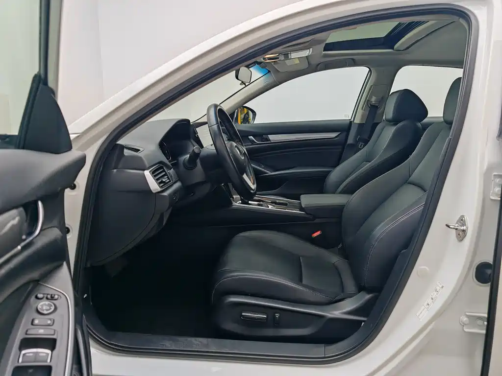 Honda Honda Accord 2022 260TURBO Luxury Edition 2023 - thumbnail 14