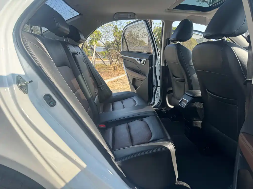 Geely Automobile Geely Emgrand 2018 1.5L Automatic Luxury Edition 2019 - thumbnail 12