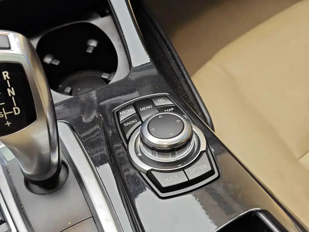 BMW BMW 5 Series 2014 520Li Elegant Edition 2014 - thumbnail 19