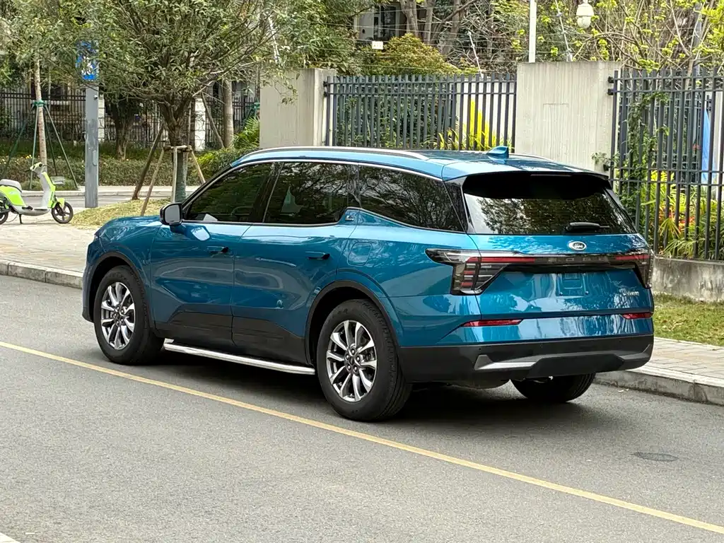 Ford Edge 2023 Edge L 2.0T EcoBoost FWD Seven Seat Luxury 2023 - thumbnail 7