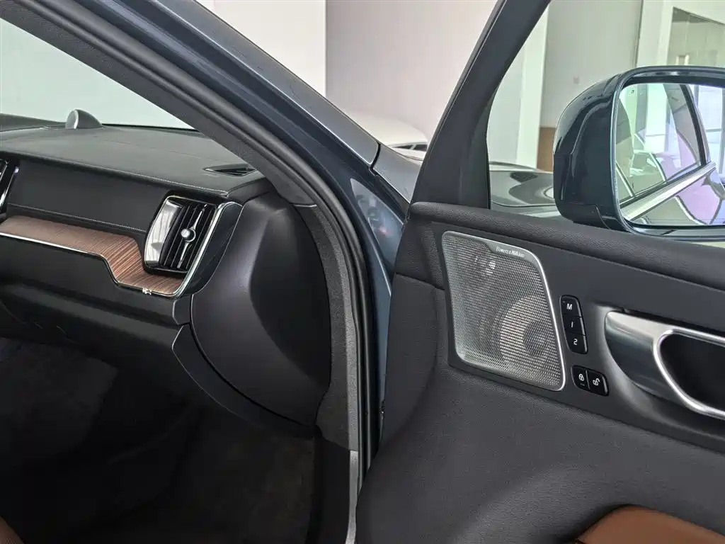 Volvo Volvo XC60 Plug-in Hybrid 2024 T8 AWD Long Range Premium 2023 - thumbnail 12