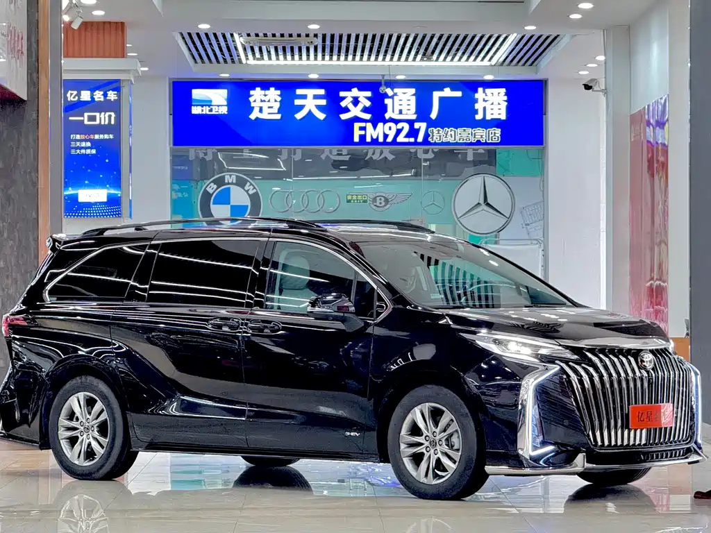 Toyota Toyota Sienna 2023 2.5L Hybrid LE 2024 - thumbnail 4