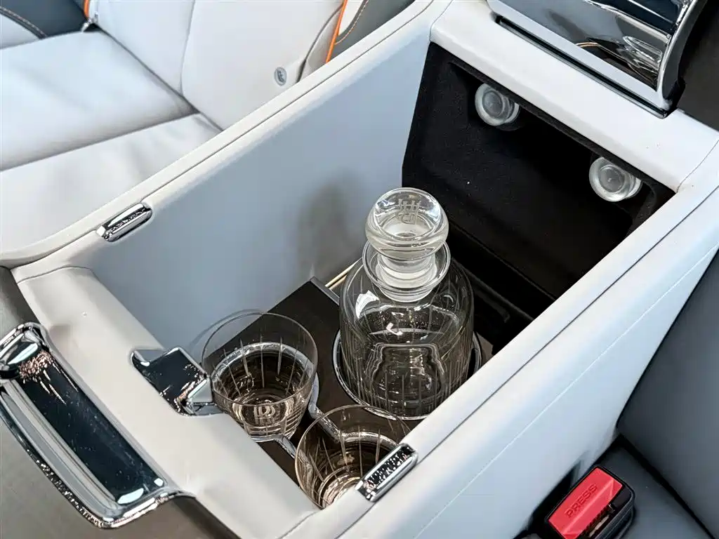 Rolls-Royce Rolls-Royce Cullinan 2018 Four-Seat Version 2021 - thumbnail 15