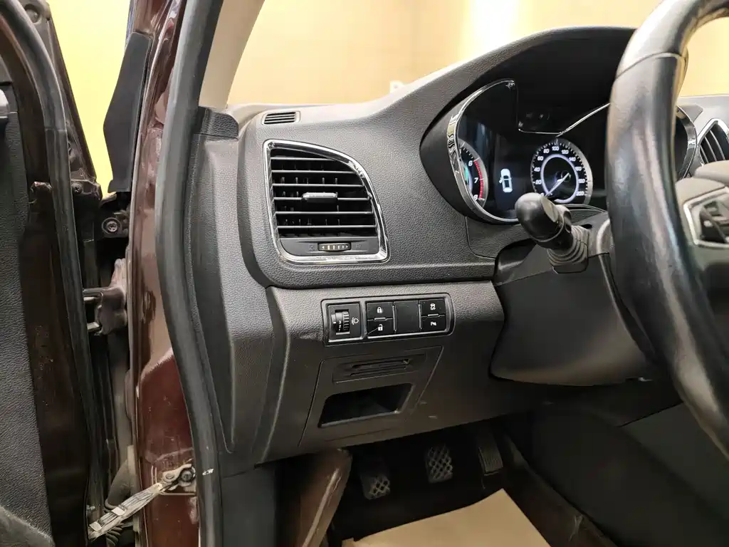 Baojun Baojun 560 2015 1.8L Manual Luxury Edition 2015 - thumbnail 11