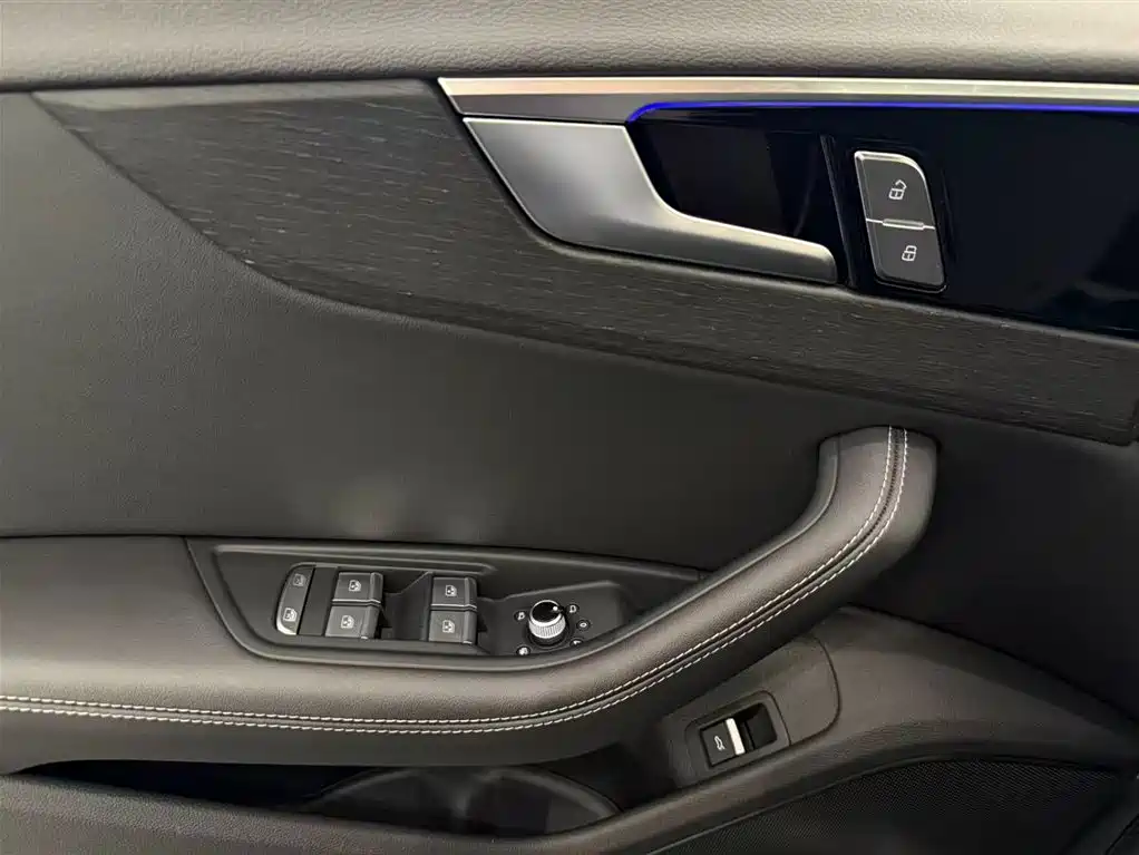 Audi Audi A4L 2024 40 TFSI Luxury Dynamic Model 2024 - thumbnail 17