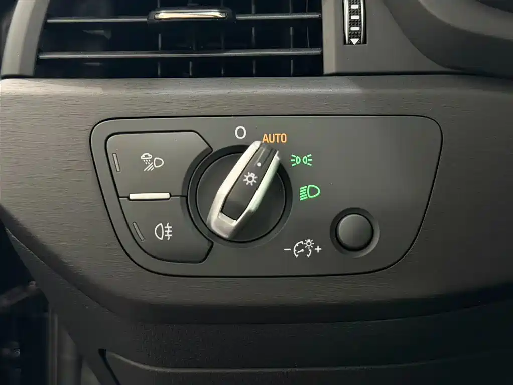 Audi Audi A4L 2024 40 TFSI Luxury Dynamic Model 2024 - thumbnail 18