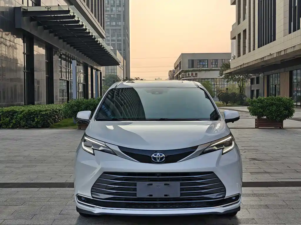 Toyota Toyota Sienna 2021 2.5L Hybrid Premium Edition 2022 - thumbnail 3