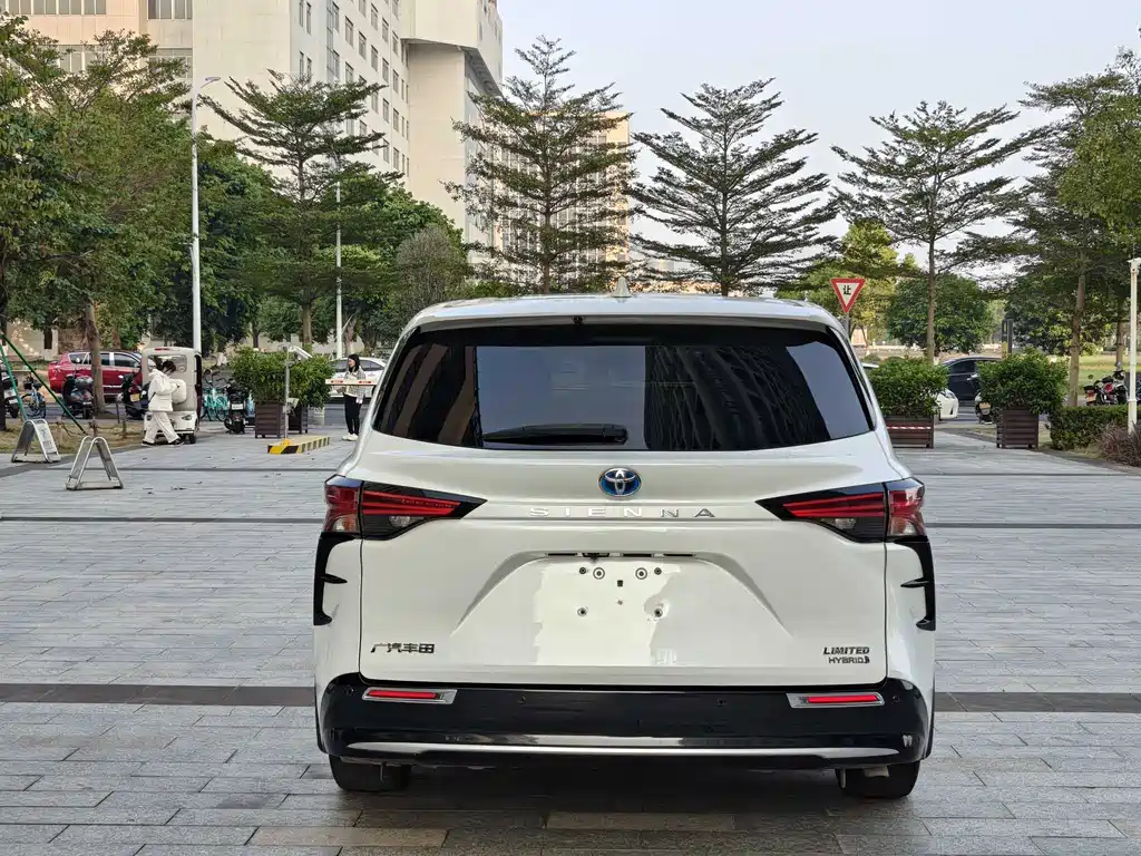 Toyota Toyota Sienna 2021 2.5L Hybrid Premium Edition 2022 - thumbnail 4