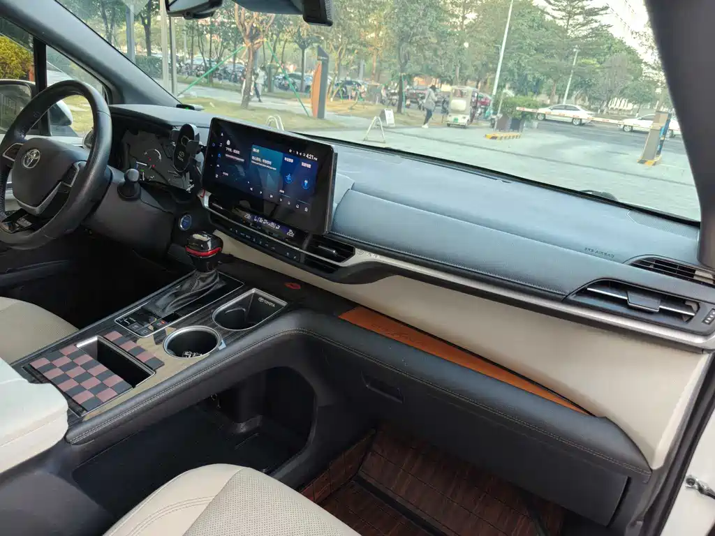 Toyota Toyota Sienna 2021 2.5L Hybrid Premium Edition 2022 - thumbnail 7