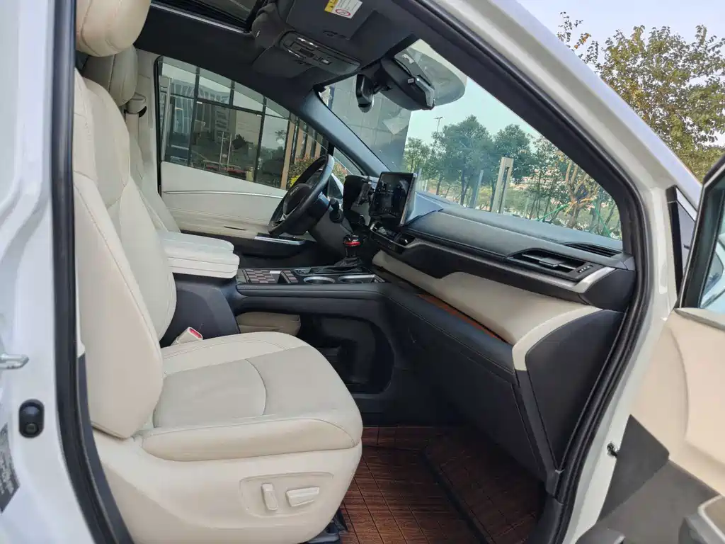 Toyota Toyota Sienna 2021 2.5L Hybrid Premium Edition 2022 - thumbnail 8