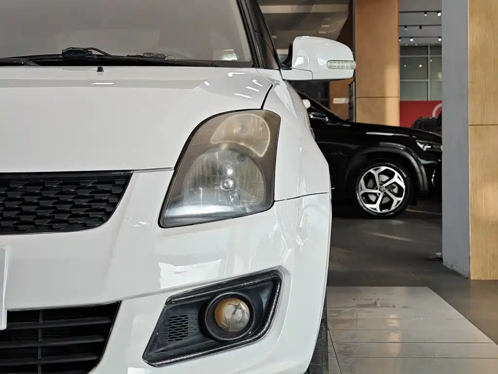 Suzuki Swift 2016 1.5L Manual Fashion Edition 2016 - thumbnail 2