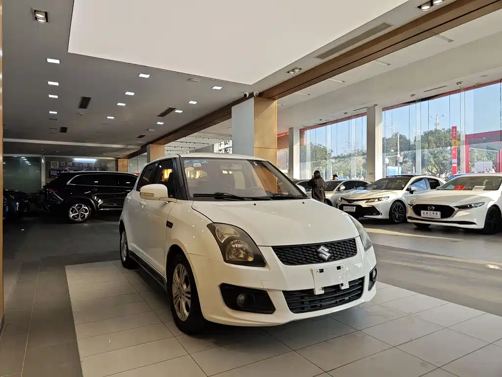 Suzuki Swift 2016 1.5L Manual Fashion Edition 2016 - thumbnail 4