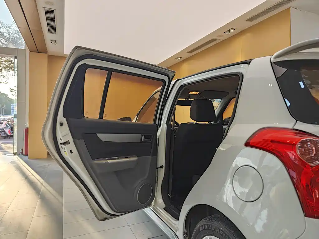 Suzuki Swift 2016 1.5L Manual Fashion Edition 2016 - thumbnail 20