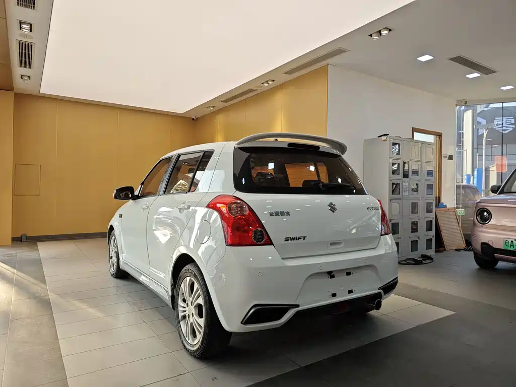 Suzuki Swift 2016 1.5L Manual Fashion Edition 2016 - thumbnail 23