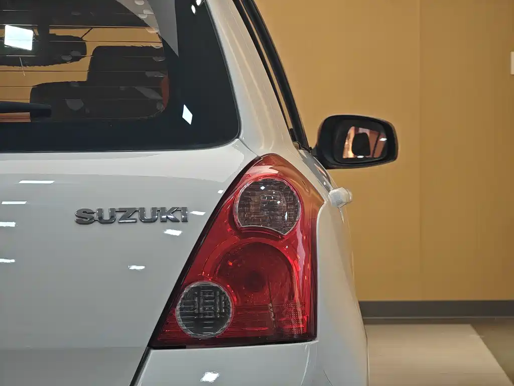 Suzuki Swift 2016 1.5L Manual Fashion Edition 2016 - thumbnail 24