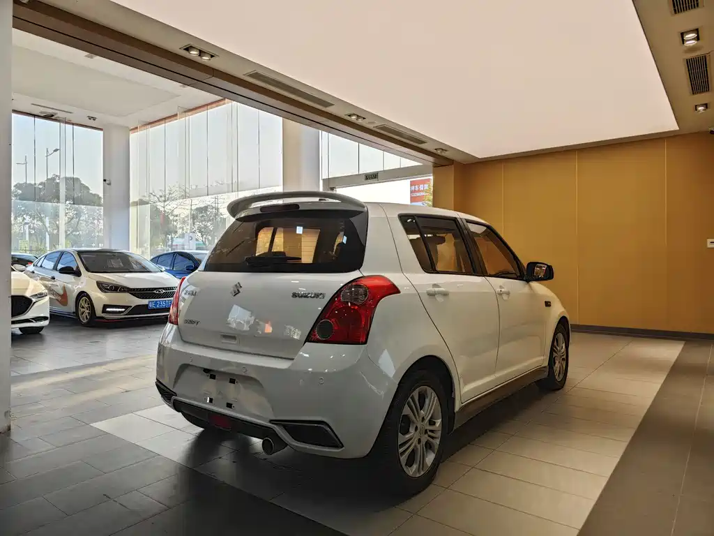 Suzuki Swift 2016 1.5L Manual Fashion Edition 2016 - thumbnail 27