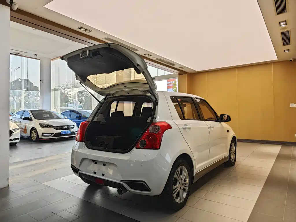 Suzuki Swift 2016 1.5L Manual Fashion Edition 2016 - thumbnail 28