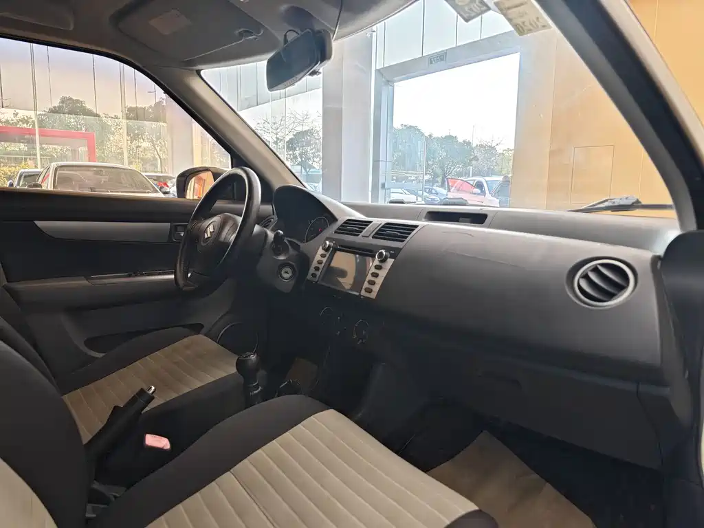 Suzuki Swift 2016 1.5L Manual Fashion Edition 2016 - thumbnail 30