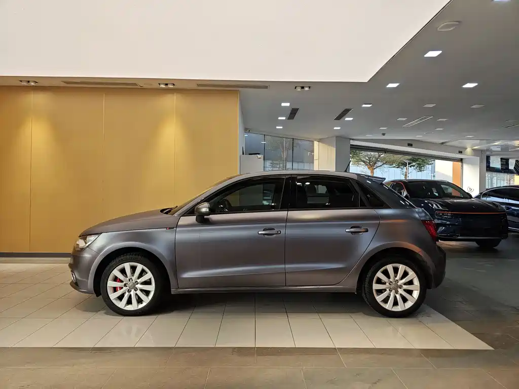 Audi Audi A1 2014 30 TFSI Sportback Comfort Line 2013 - thumbnail 6