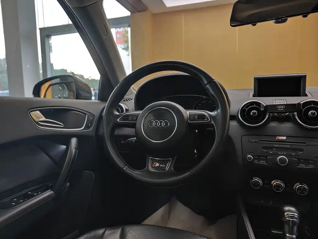 Audi Audi A1 2014 30 TFSI Sportback Comfort Line 2013 - thumbnail 14