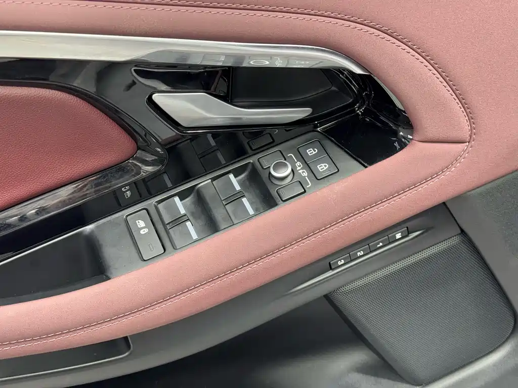 Land Rover Range Rover Evoque 2023 L 249PS Luxury Edition 2023 - thumbnail 25