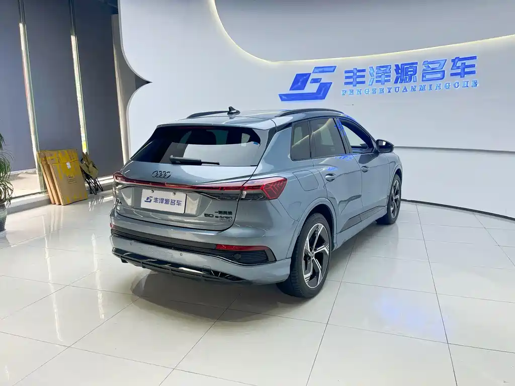 Audi Audi Q4 e-tron 2024 50 e-tron quattro Dark Night Edition 2024 - thumbnail 3
