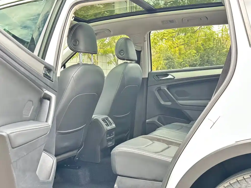 Volkswagen Volkswagen Tiguan L 2019 Facelift 330TSI Automatic 2WD Panoramic Comfort Edition China VI 2020 - thumbnail 4