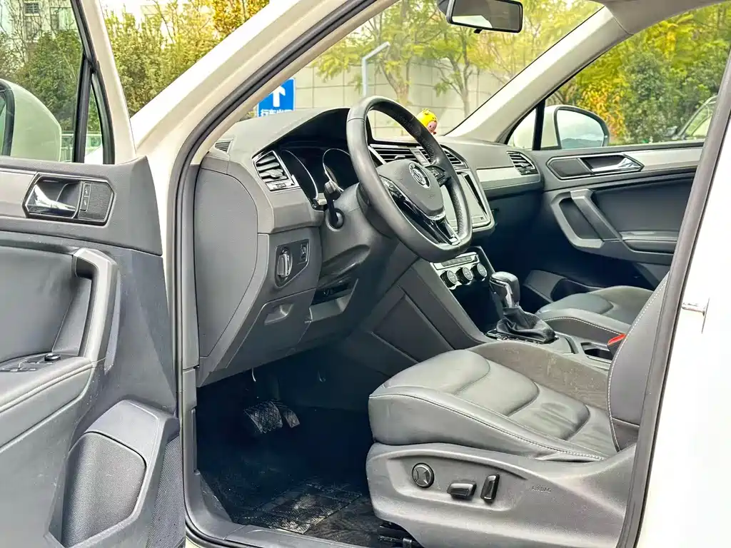 Volkswagen Volkswagen Tiguan L 2019 Facelift 330TSI Automatic 2WD Panoramic Comfort Edition China VI 2020 - thumbnail 6