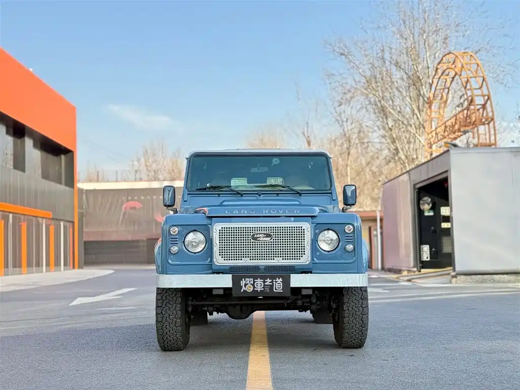 Land Rover Land Rover Defender 2010 Ice & Fire Limited Edition 2011 - thumbnail 2