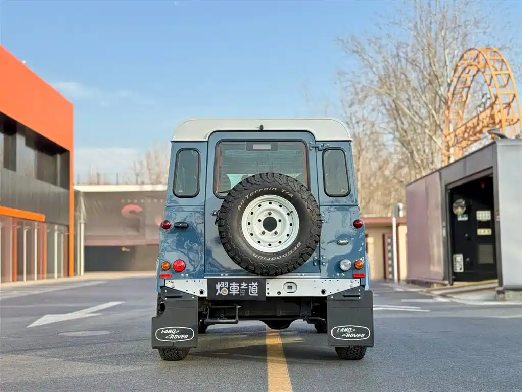 Land Rover Land Rover Defender 2010 Ice & Fire Limited Edition 2011 - thumbnail 4