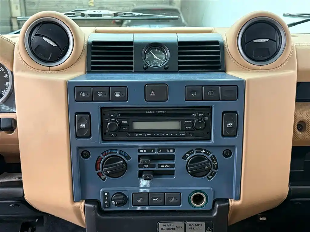 Land Rover Land Rover Defender 2010 Ice & Fire Limited Edition 2011 - thumbnail 9